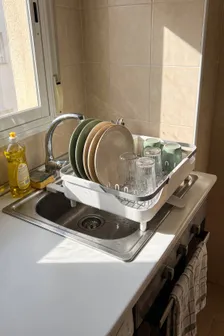Si tu cocina es mini, este escurridor te devuelve la encimera