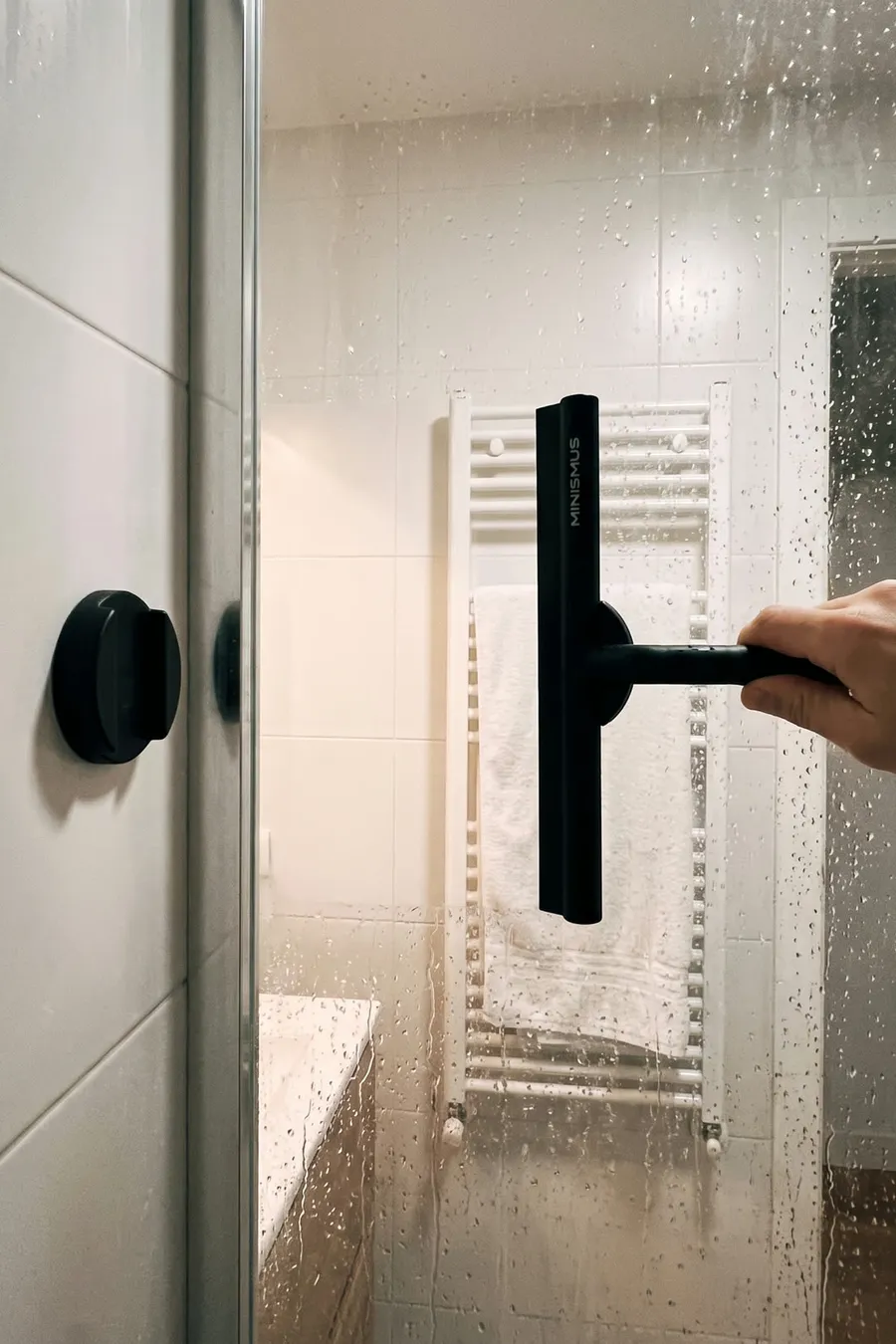 La mampara llena de cal: 10 segundos al salir de la ducha
