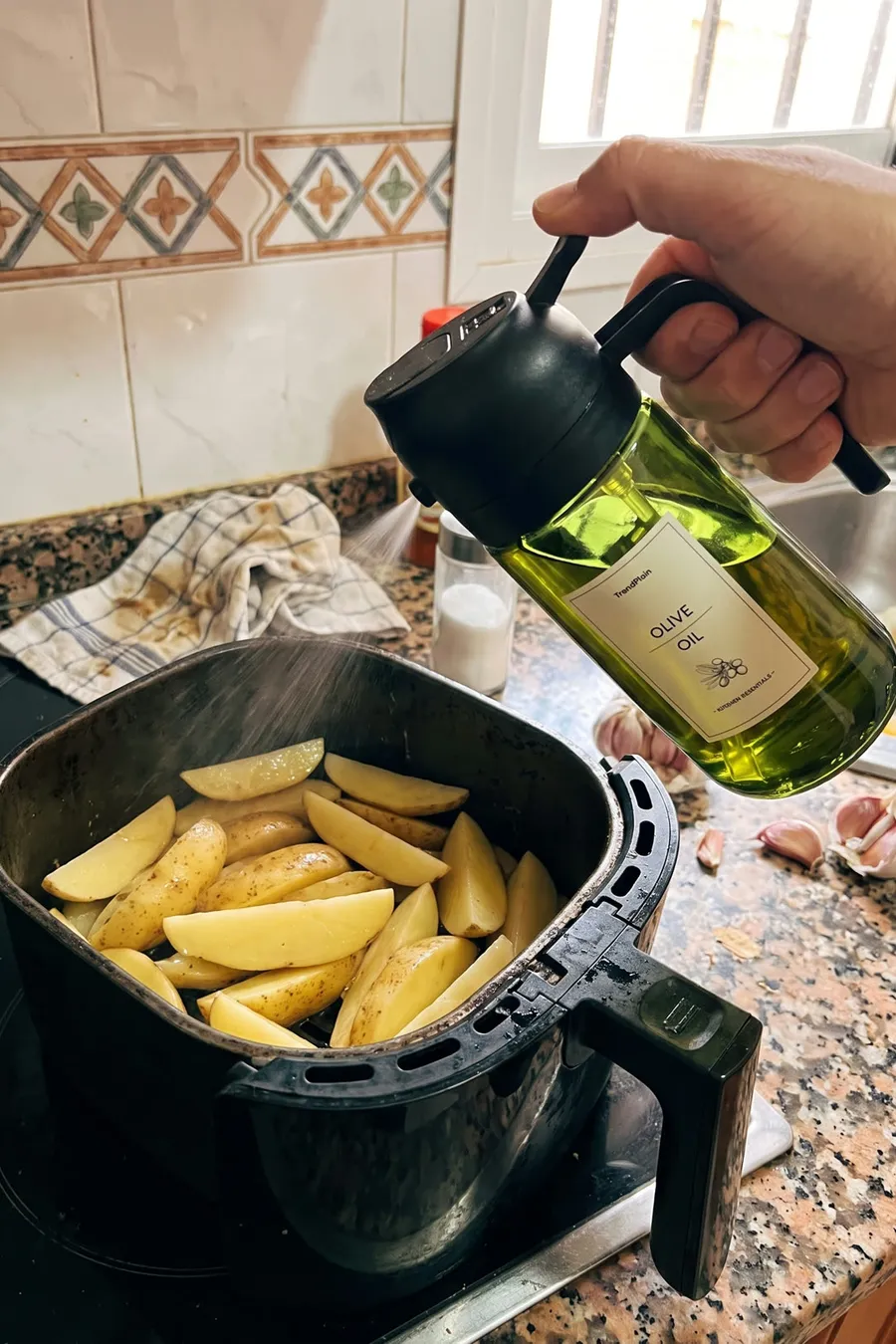 Deja de ahogar la airfryer en aceite: una nube fina y listo
