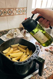 Deja de ahogar la airfryer en aceite: una nube fina y listo