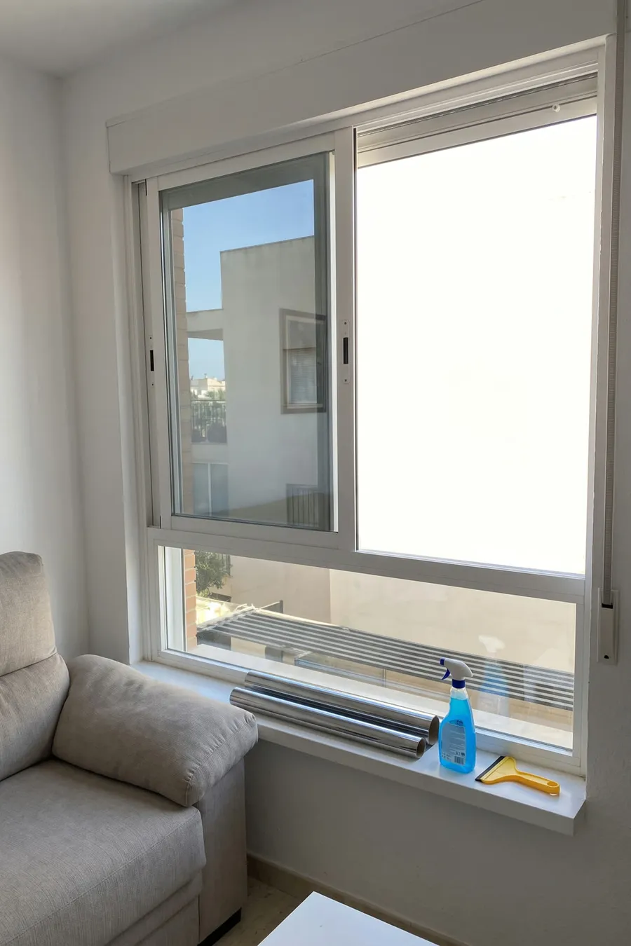 El salón arde en verano y los vecinos ven todo: 12 € y sin obras